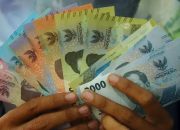 Rupiah Melemah ke Level Rp15.705 Saat The Fed Mengisyaratkan Kenaikan Suku Bunga Lebih Ĺanjut