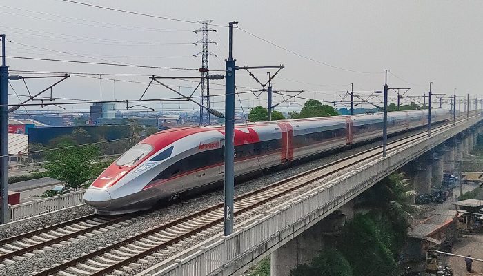 Kereta Cepat Whoosh Membawa 1 Juta Penumpang dalam Waktu 60 hari