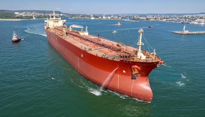 Serangan Kapal Tanker Houthi di Laut Merah Dorong Kenaikan Harga Minyak Global