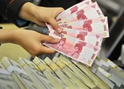 Perdagangan Siang Ini Rupiah Melemah di Level Rp15.800