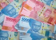 Fluktuasi Signifikan: Nilai Tukar Rupiah Stabilkan Posisi pada Rp15.695/US$