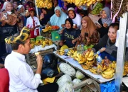 Pedagangan Pasar Laino Raha Sambut Antusias Kehadiran Jokowi