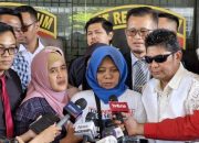 Menjemput Anaknya di Polda Jabar, “Ibu Kandung Pegi Bahagia”
