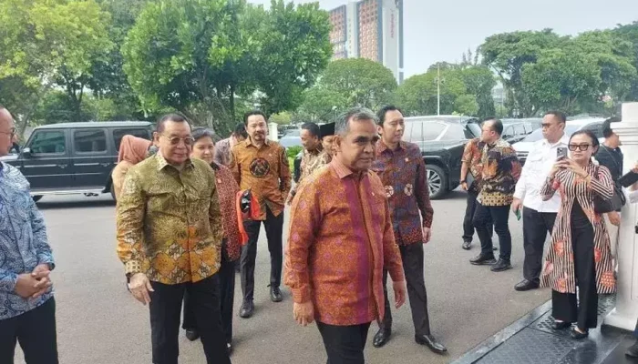 Temui Jokowi, Pimpinan MPR Serahkan Undangan Resmi Pelantikan Presiden dan Wapres