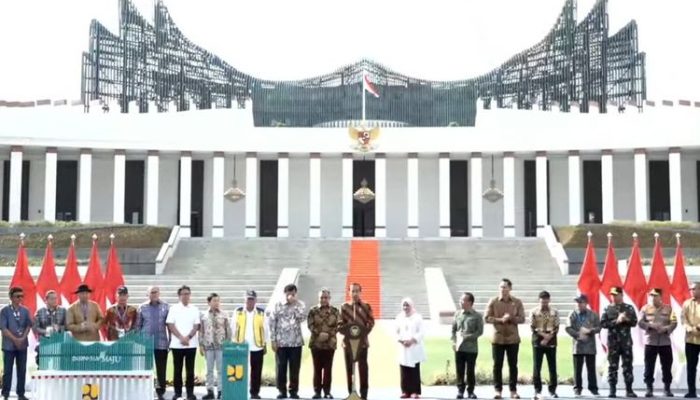 Bersama Ibu Negara, Jokowi Resmikan Istana Negara di IKN