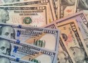 Rupiah Tertekan, Dolar AS Nyaris Tembus Rp17.000 Usai Libur Lebaran 2025